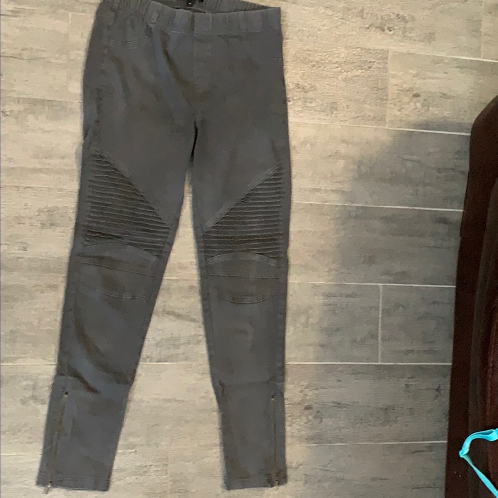 grey pants